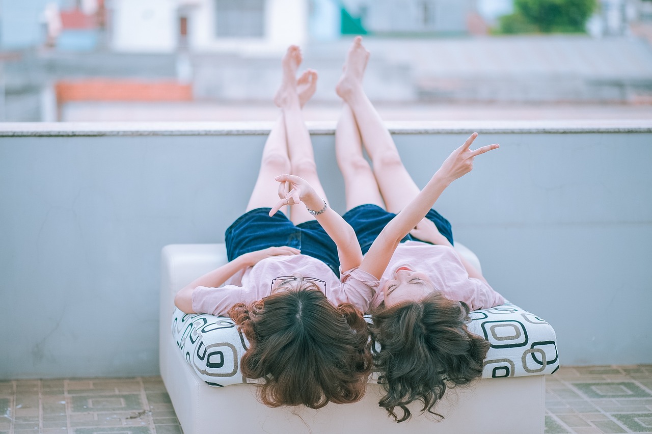 我变成女试管代生的孩子的鞋垫（变成女友的鞋垫）
