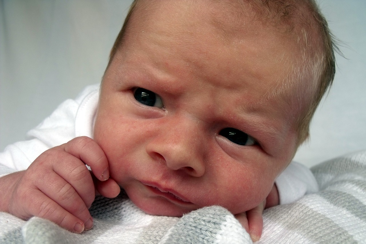 初生孕妈供卵生的宝宝鼻塞怎么办（初生孕妈供卵生的宝宝鼻子塞怎么办?）